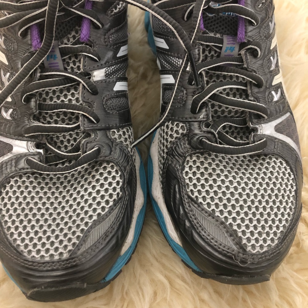 Women’s ASICS - Picture 3 of 6